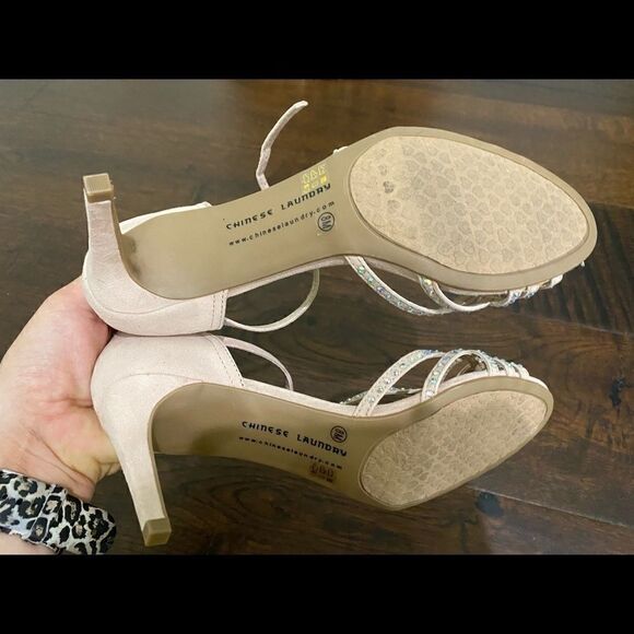 Beautiful Chinese Laundry heels. Size 8 - Picture 6 of 6
